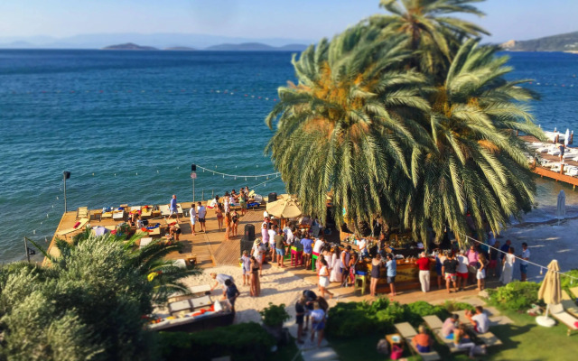La Casa Novi Boutique & Beach Club