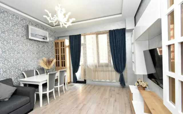 Teryan street apartment on 5 floor