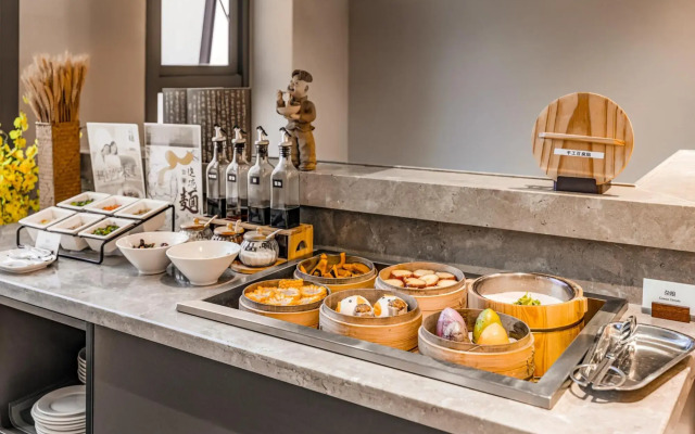 Home Inn Selected Xi'an City Wall Chaoyangmen Metro Station Hotel