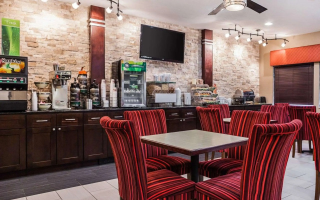 Quality Inn & Suites Des Moines Airport