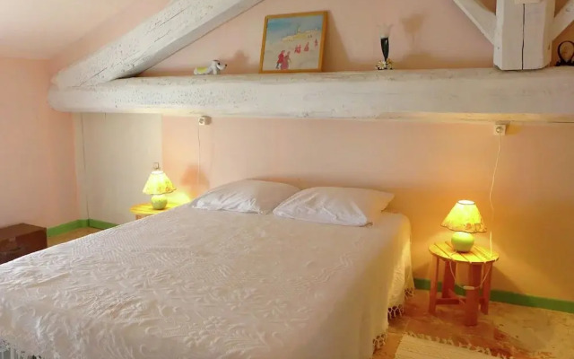 Lovely Holiday Home in Sainte-Valiere with Swimming Pool