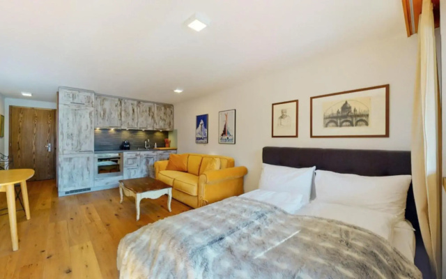 Bright studio with balcony & view to the Matterhorn