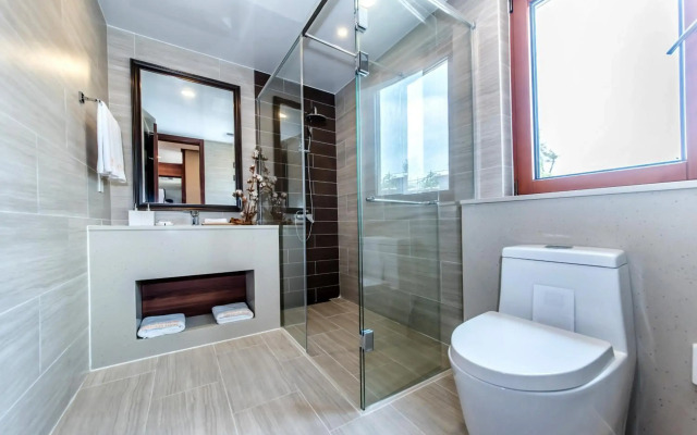 Camphortree Hotel & Resort