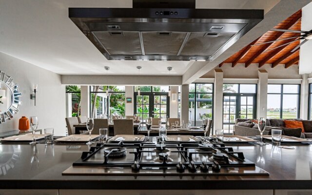 Stunning Villa With Infinity Pool & Outdoor Kitchen! Across From Marriott!