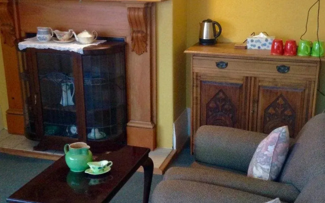 Albatross Inn Bed & Breakfast