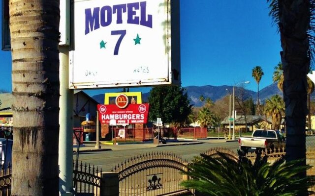 Downtown Motel 7