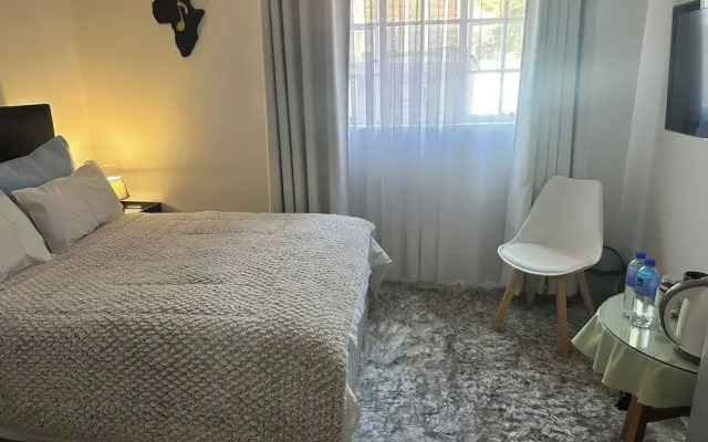 Charming Executive Studio, Solar Power, Wifi