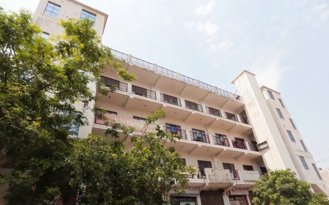 SPOT ON 40707 Hotel Mohan