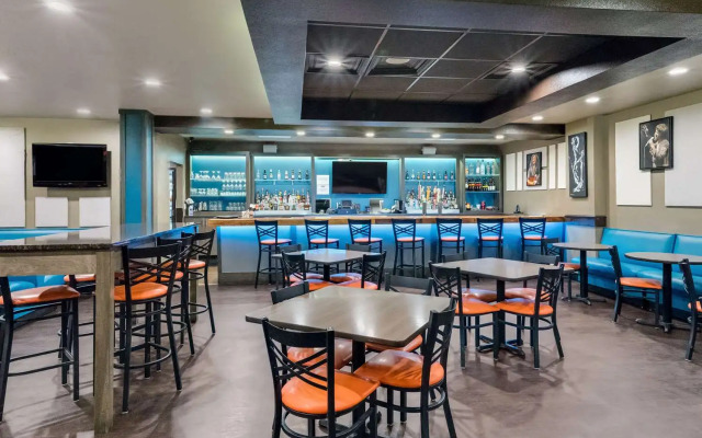 Clarion Inn & Suites Russellville I-40