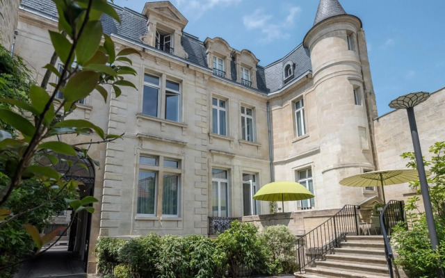 Yndo Hotel