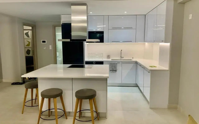 Fab New Flat in Central Athens w/ Acropolis Views