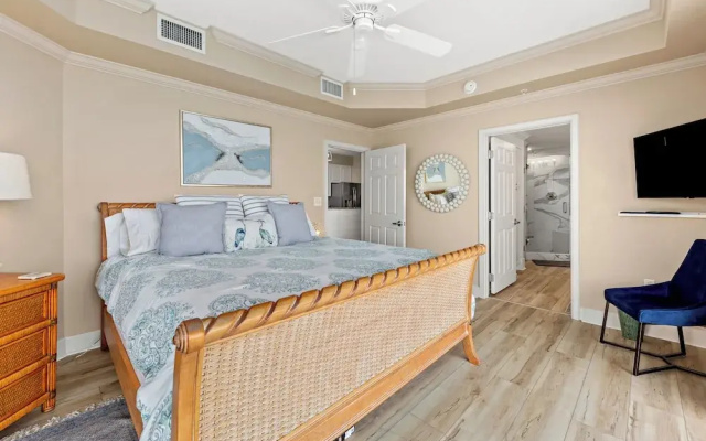 Elegant 4BD 4Ba With Stunning Ocean Views and Direct Beach & Pool Access