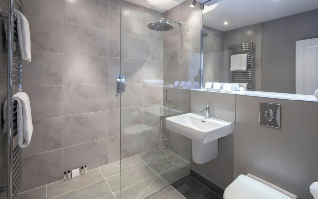 Winchendon Road by Onefinestay