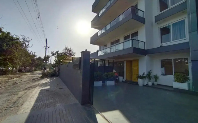 Saltstayz Select - Near Sohna Road City Center