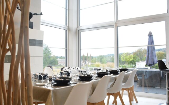 Luxurious Villa in Beauraing with Garden