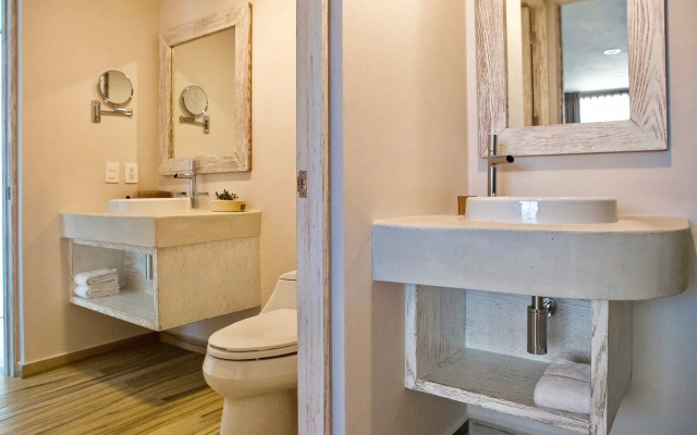 Newport House Playa Boutique Hotel - Beach Club Access