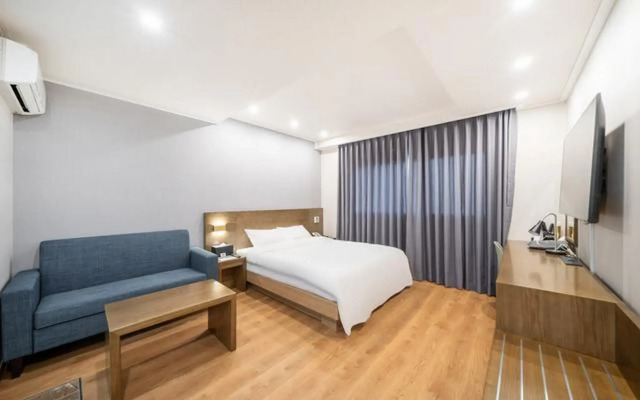 The 7 Business Hotel