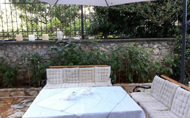 Luxury Country House in Kalamata / SP