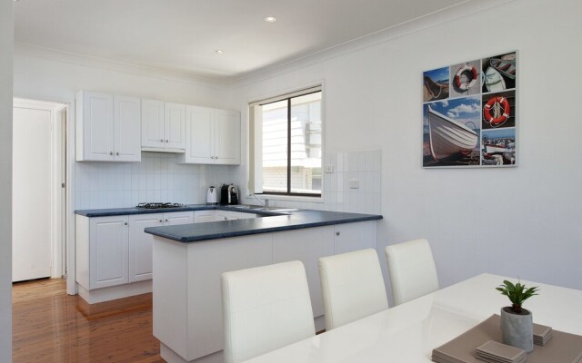 Blue Swimmer, 33 Danalene Parade