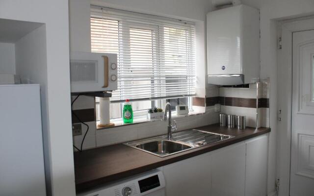 Cosy 3 bedroom house in quiet residential area