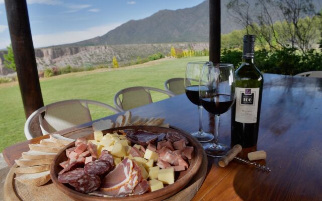 Entre Montañas y Rio