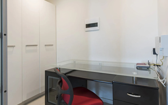 Darwin Executive Suites & FREE CAR