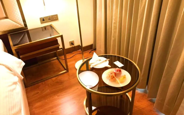 KAY-EM Spectra Hotel