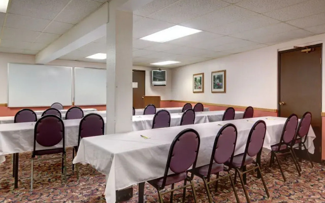 Super 8 Waukesha