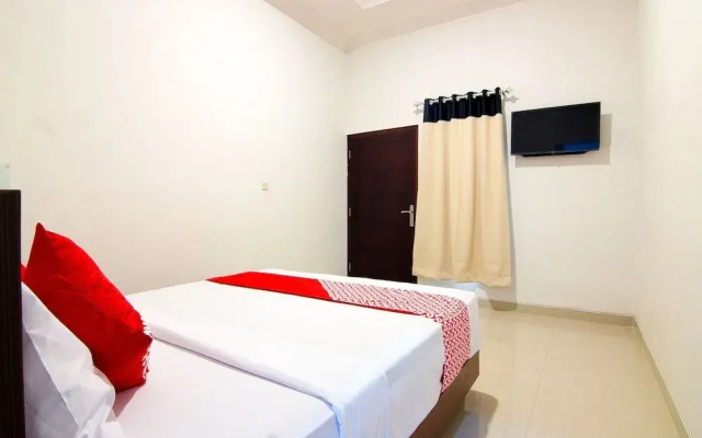 OYO 2421 Joglo Guest House Syariah
