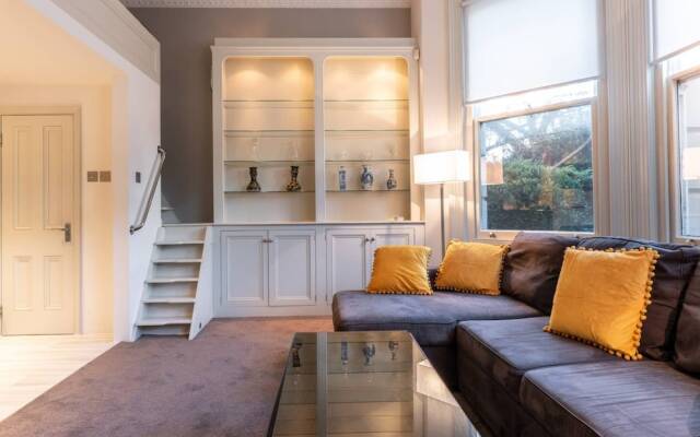 Luxury Private Studio Spacious Stylish Mezzanine