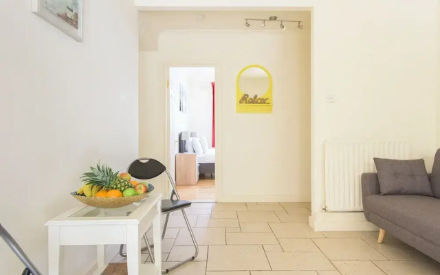 Platinum Apartment Mornington Crescent 9986