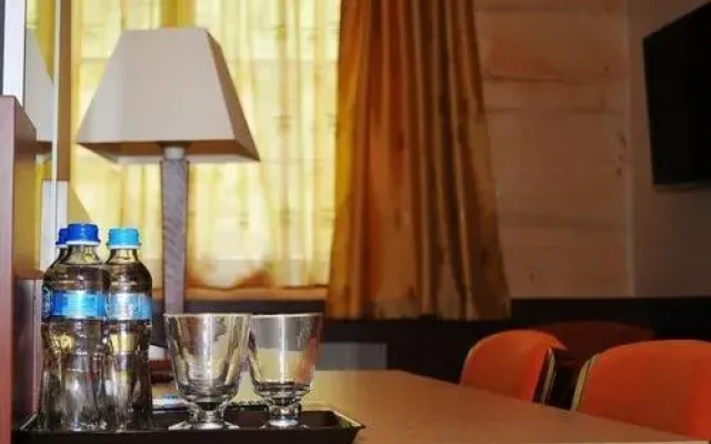 Hotel 365