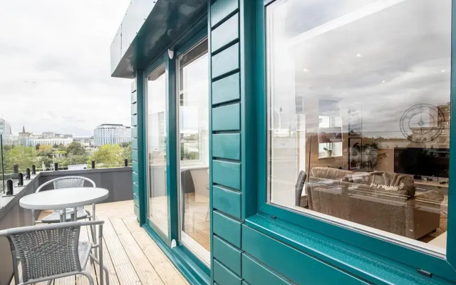 Windsor Castle Two-bedroom Apartment by Belvilla