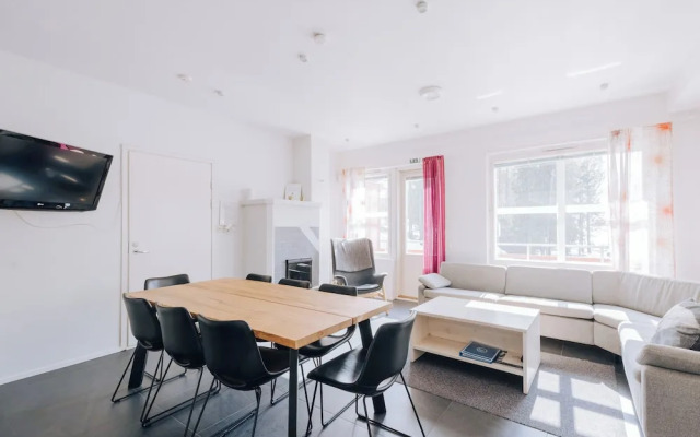 Spacious 3BR Apt. with Sauna