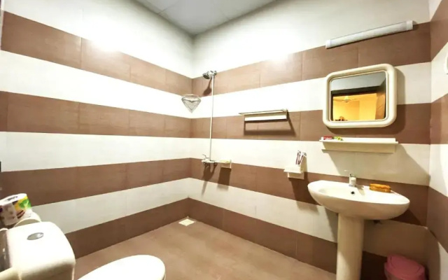 Majestic 2 Bedroom CONDO 1 Minute from GIGA Mall.