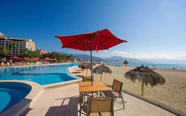 Oceanview 2 Bedroom Condo With Balconies