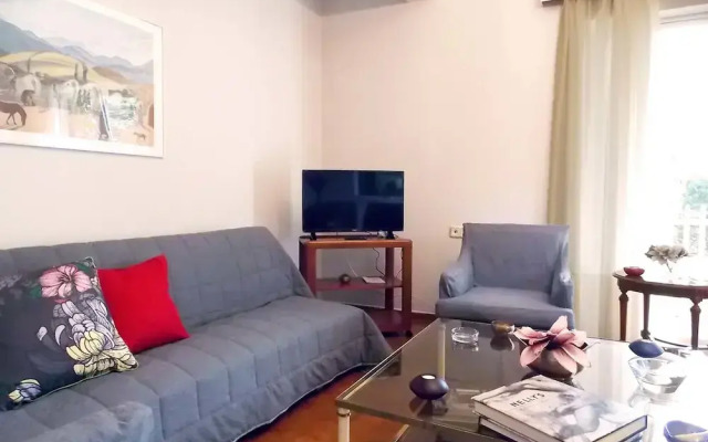 Glyfada Spacious Apartment Garden