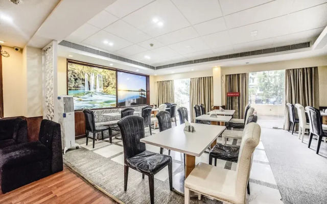 Fabhotel Bmk Grand