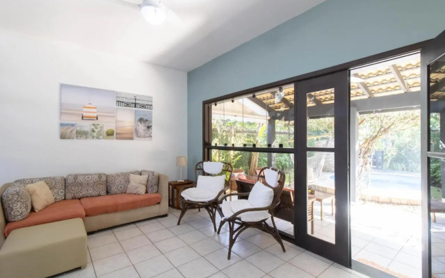 Linda Casa! Acesso privado praia Guaratuba(50mts)