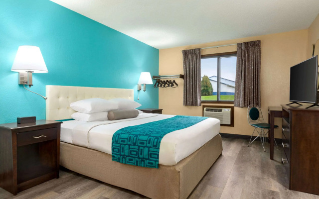 Howard Johnson by Wyndham Waterloo/Cedar Falls