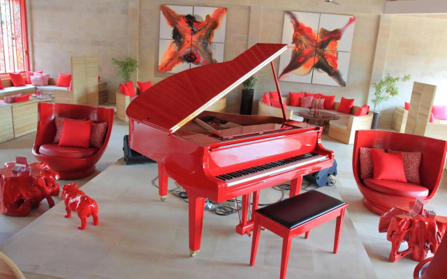 Rouge Bali - Lounge Bar, Villas & Spa