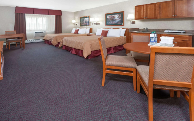 Stony Plain Inn and Suites