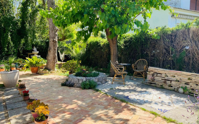 Charming apartment in a duplex with garden & balcony