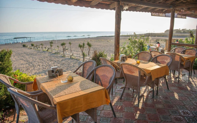As Queen Beach Hotel