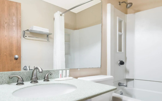 Quality Inn & Suites Bridgeton