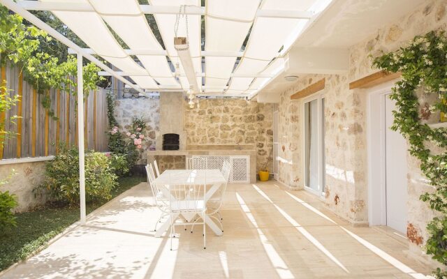 Villa Mucize by Akdenizvillam