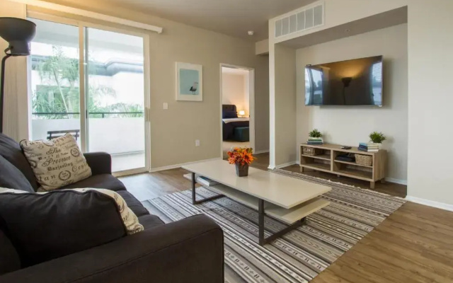 Marina Del Rey's Grand 2/2 Suite Pool View