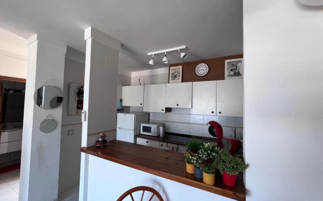 Bonito apartamento con vistas al mar y piscina