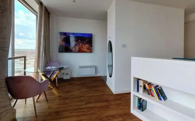 1 Bed City Studio Sleeps 3 - Wifi, Views