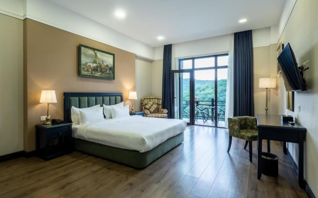 Macara Lake Park Hotel
